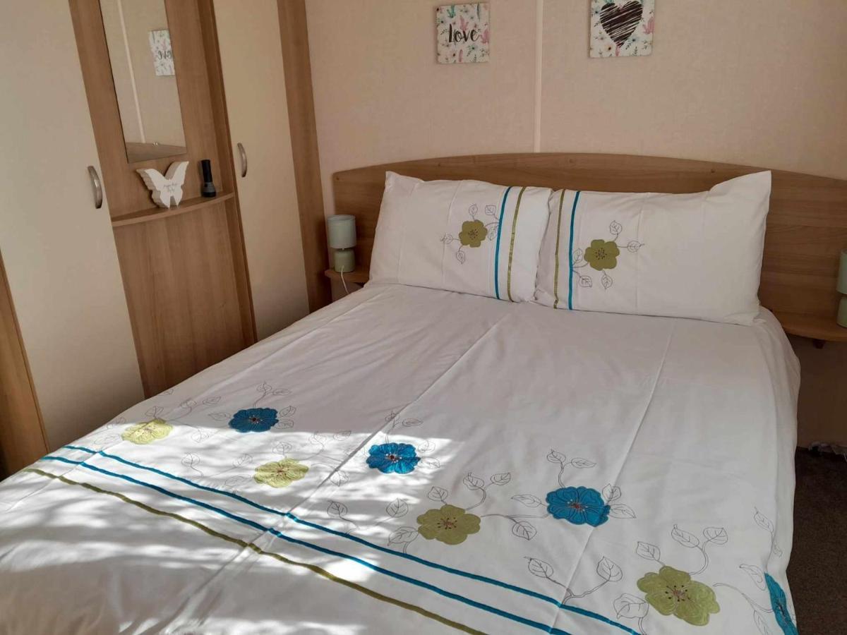 Hollies Retreat Villa Lossiemouth ภายนอก รูปภาพ